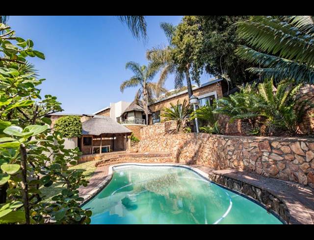 5 BEDROOM HOUSE FOR SALE IN KLOOFENDAL